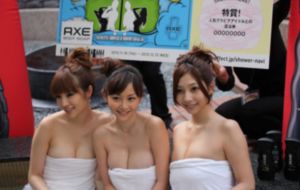 宝贝把腿开大让我添添你视频